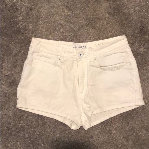 White shorts - Picture 1 of 2